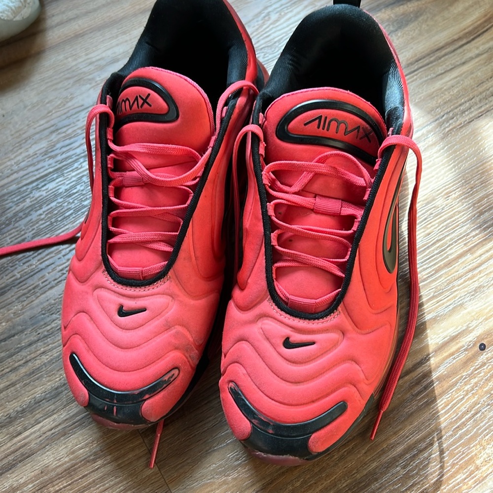 Nike Mens Athletic Shoes Air Max 720 AO2924-600 Red Black US 10 EUC